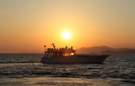 全国に名高い英虞湾の夕景を船上で楽しむサンセットクルーズ